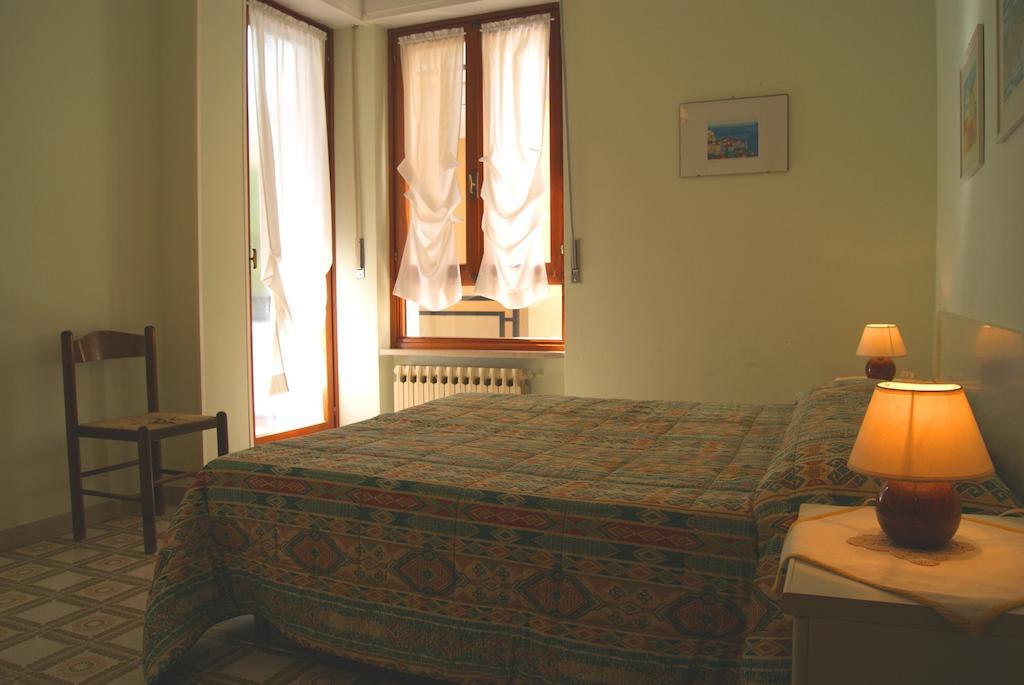 Апартаменти La Terrazza Tra Pini E Mare Сан-Бартоломео-аль-Маре Номер фото